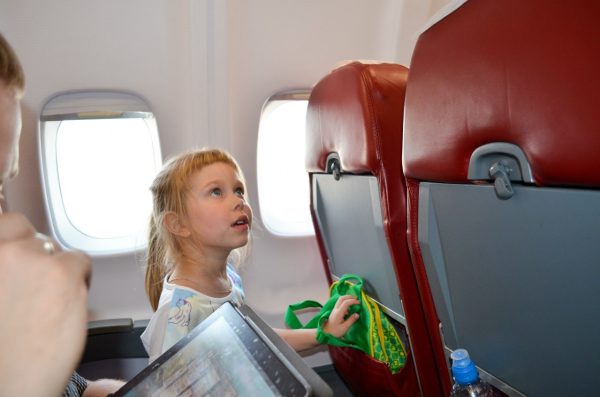 Педиатр Шурганова рассказала, как подготовить ребёнка к путешествию на самолёте